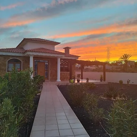 Casa Del Sol 3 Bedroom With Private Solar Covered 12m X 6m Pool Minimum 7 Nights Chromecast And Wifi Throughout The * Triquivijate